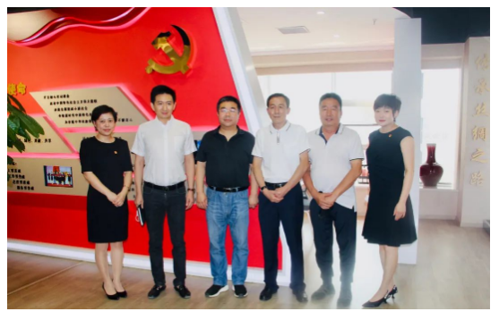 河?xùn)|區(qū)政法委、春華街領(lǐng)導(dǎo)來到永誠世佳開展對企服務(wù)活動